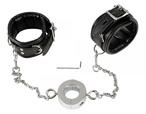Cuffs and Cock Ring från Lustjakt.