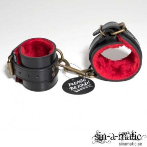 Fur Wrist Cuffs Black/Red från .